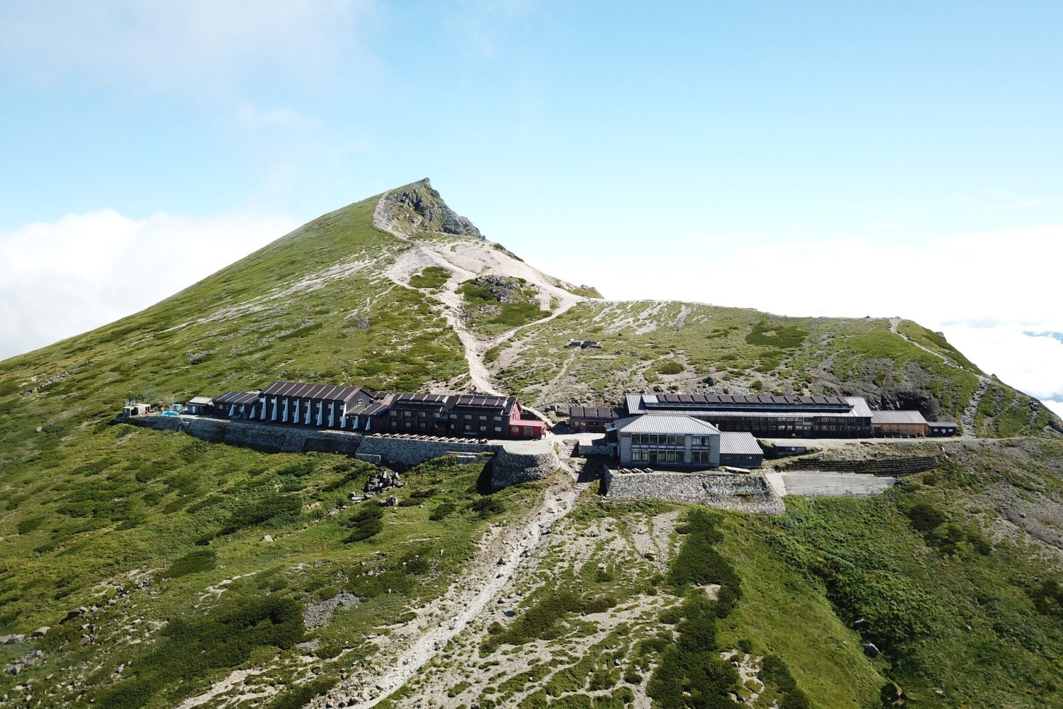 白馬山荘 屋根増し張り上質化・トイレ上質化改修事業